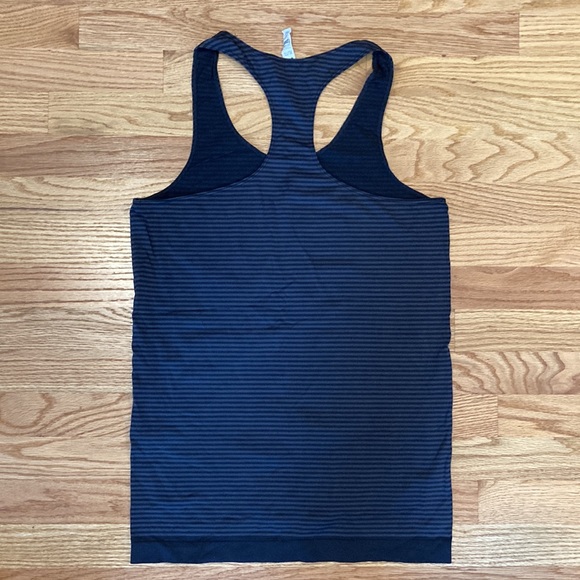 Under armour striped tank XL - fits tight - Picture 3 of 6